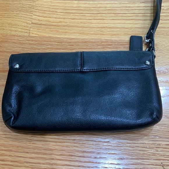 Black leather Coach wristlet - medium size - Picture 4 of 5
